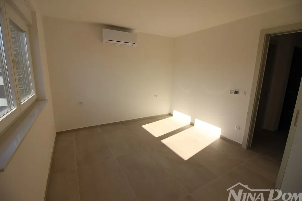 novogradnja, lijepo uređeni apartmani južna strana - slika 10