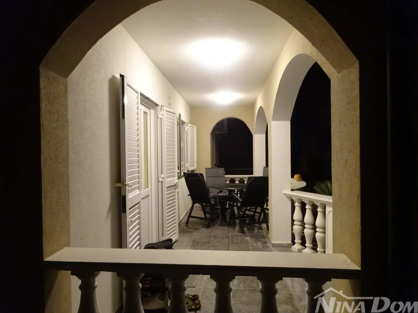 južna strana otoka vira, dvoetažni apartman 150 met. do mora - slika 2