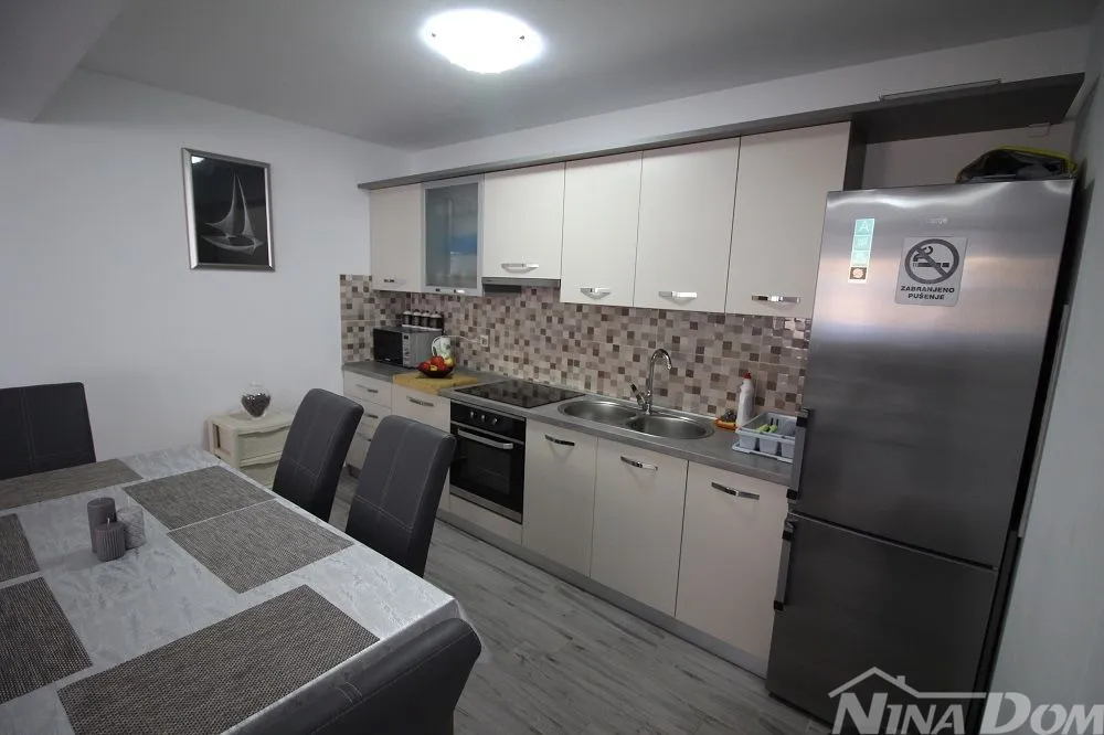 apartman na prvom katu s pripadajućom okućnicom. - slika 4