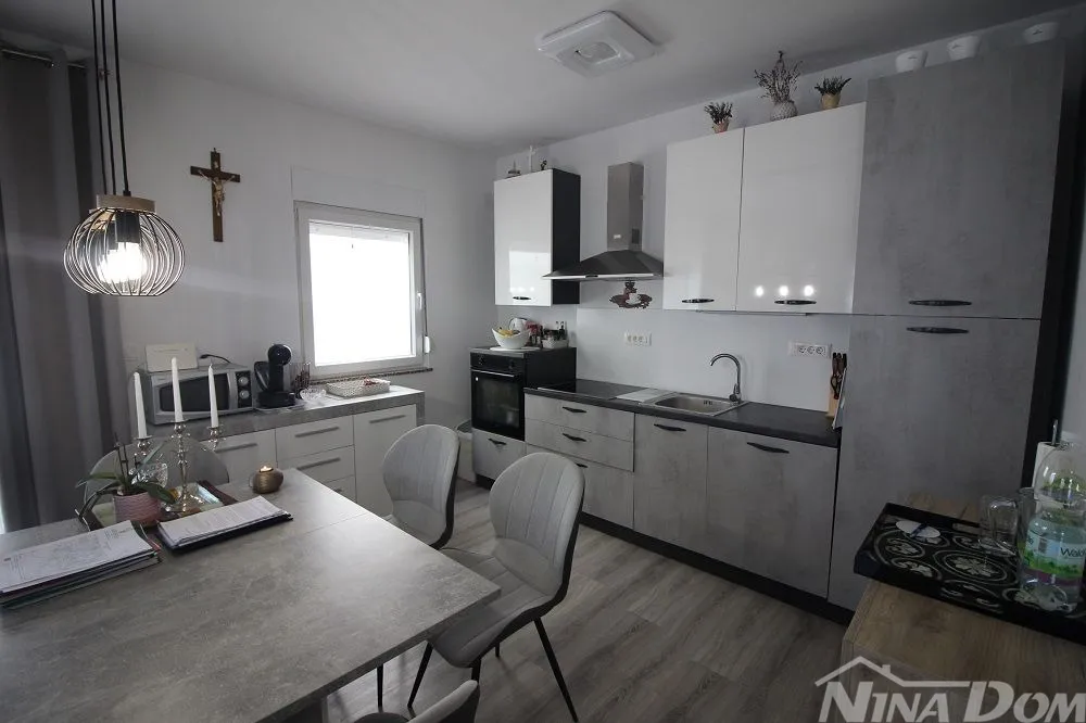 apartman u prizemlju s pomoćnim objektom. - slika 8