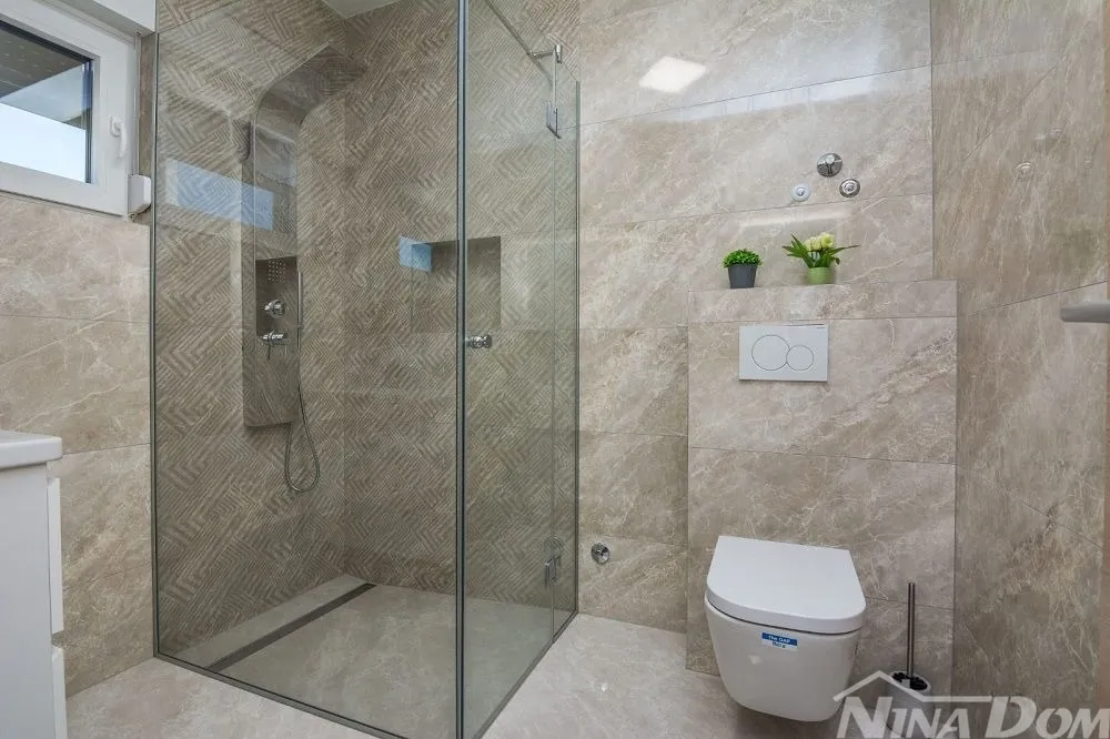 villa u blizini centra, opremljena s bazenom i krovnom, terasom - slika 10