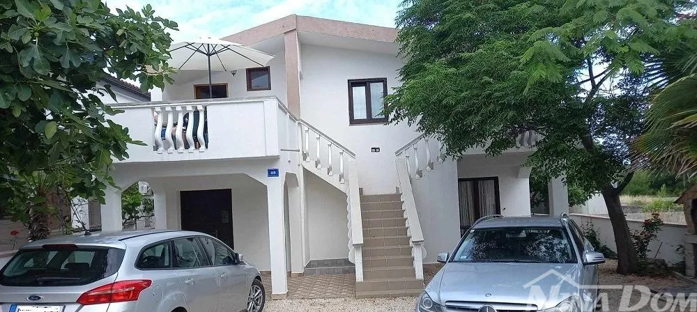 nekretnina s 4 apartmana - slika 2