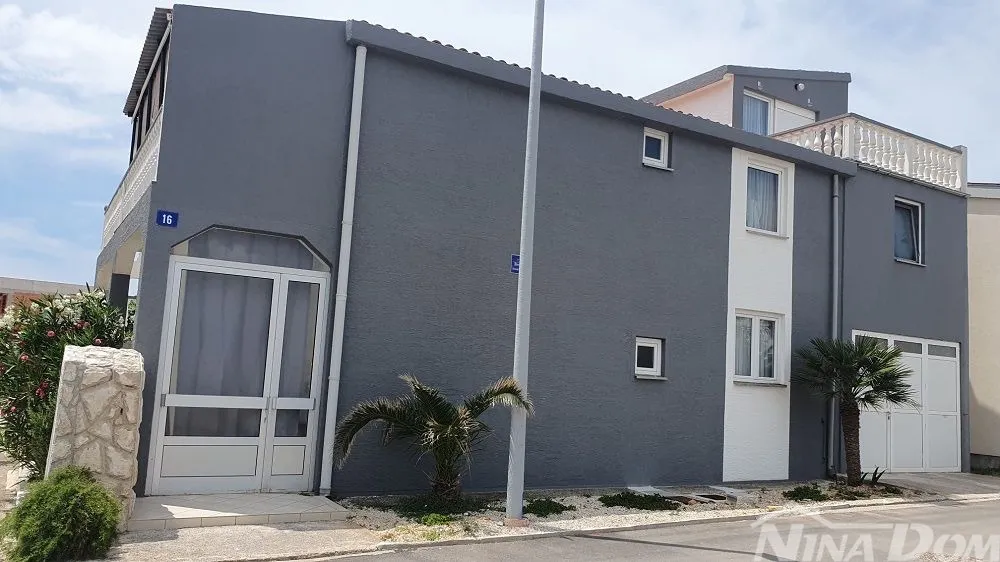 nekretnina idealna za turizam, svaki apartman svoj poseban ulaz. - slika 4