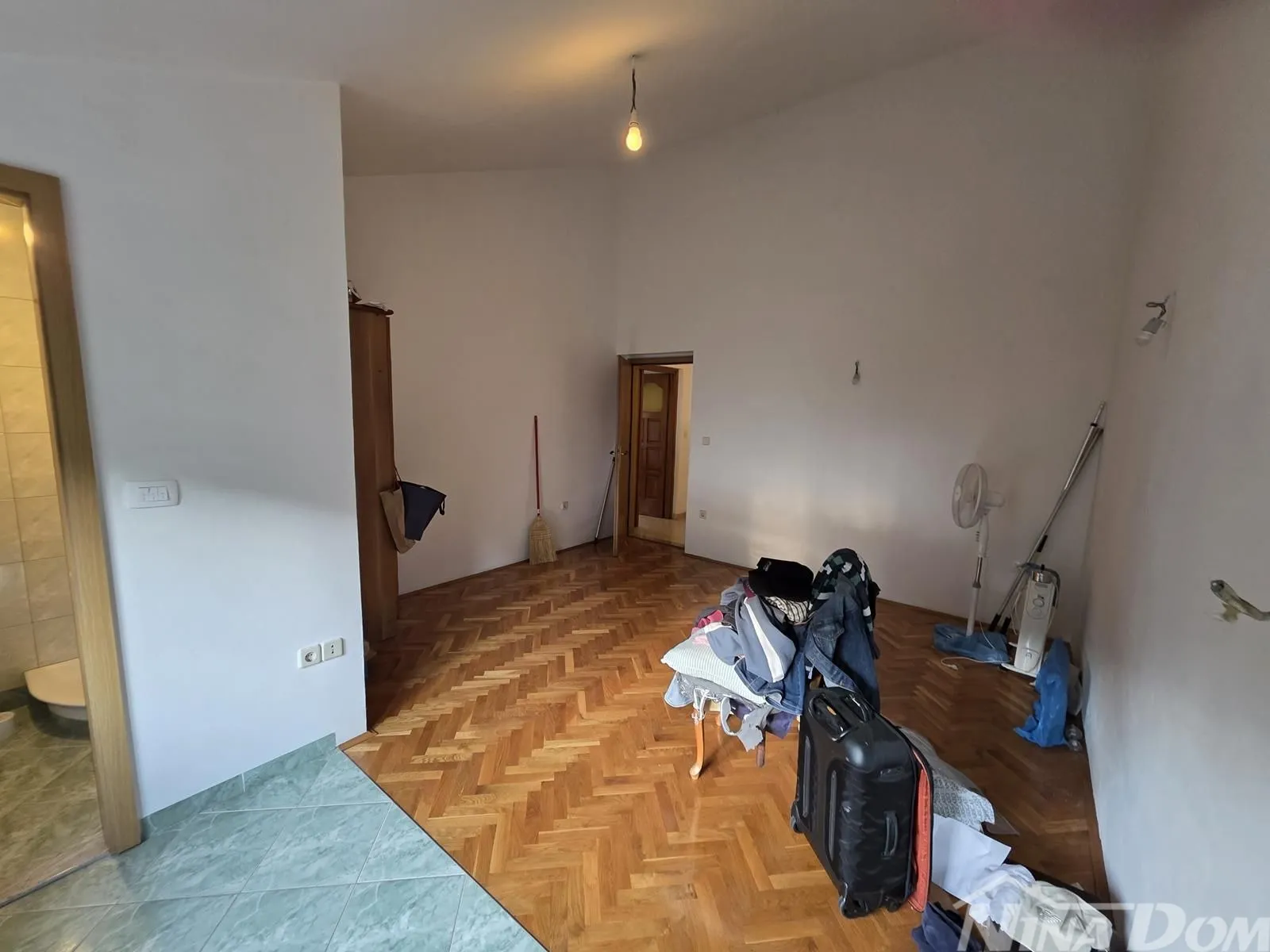 kali kuća sa tri odvojena stana i panoramskim pogledom - slika 7