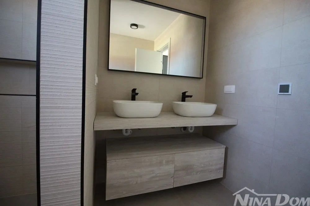 novogradnja, lijepo uređeni apartmani južna strana - slika 12