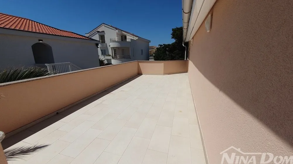 južna strana otoka vira 60 m. do plaže priključak vode i kanalazacije. - slika 19