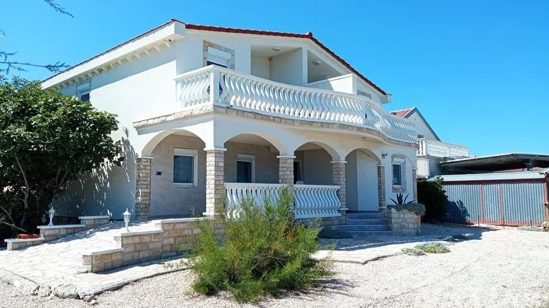 kuća vir prvi red do mora 3 stana - slika 4
