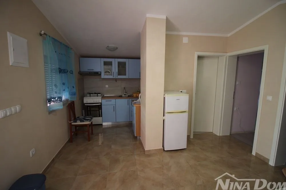 samostojeća kuća južna strana s dva apartmana - slika 12