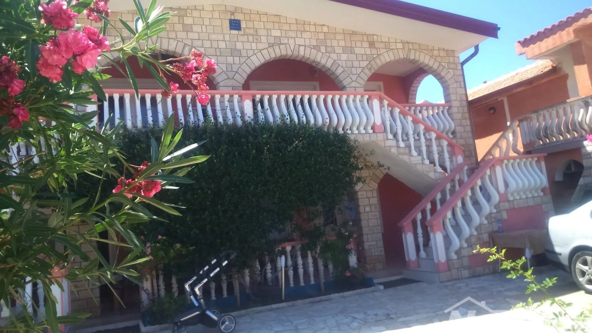 apartmanska kuća 50 metara do mora. - slika 5