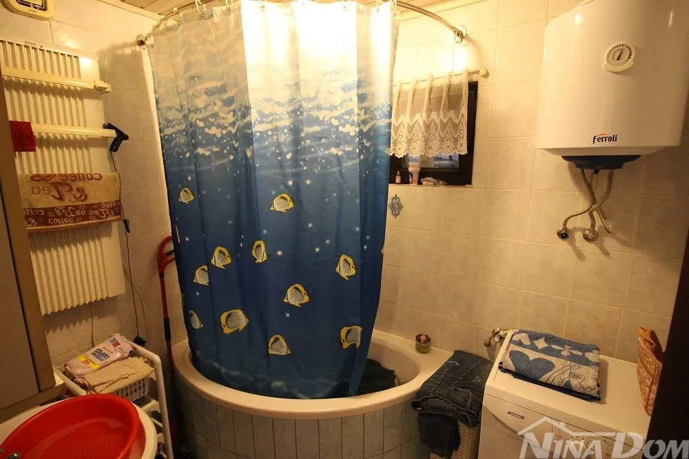 dvojna kuća s dva apartmana 50 metara do mora. - slika 8