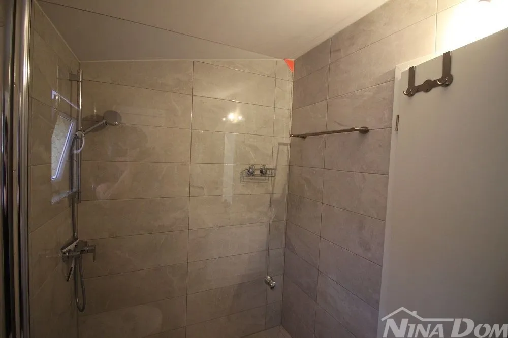 samostojeća kuća južna strana s dva apartmana - slika 25