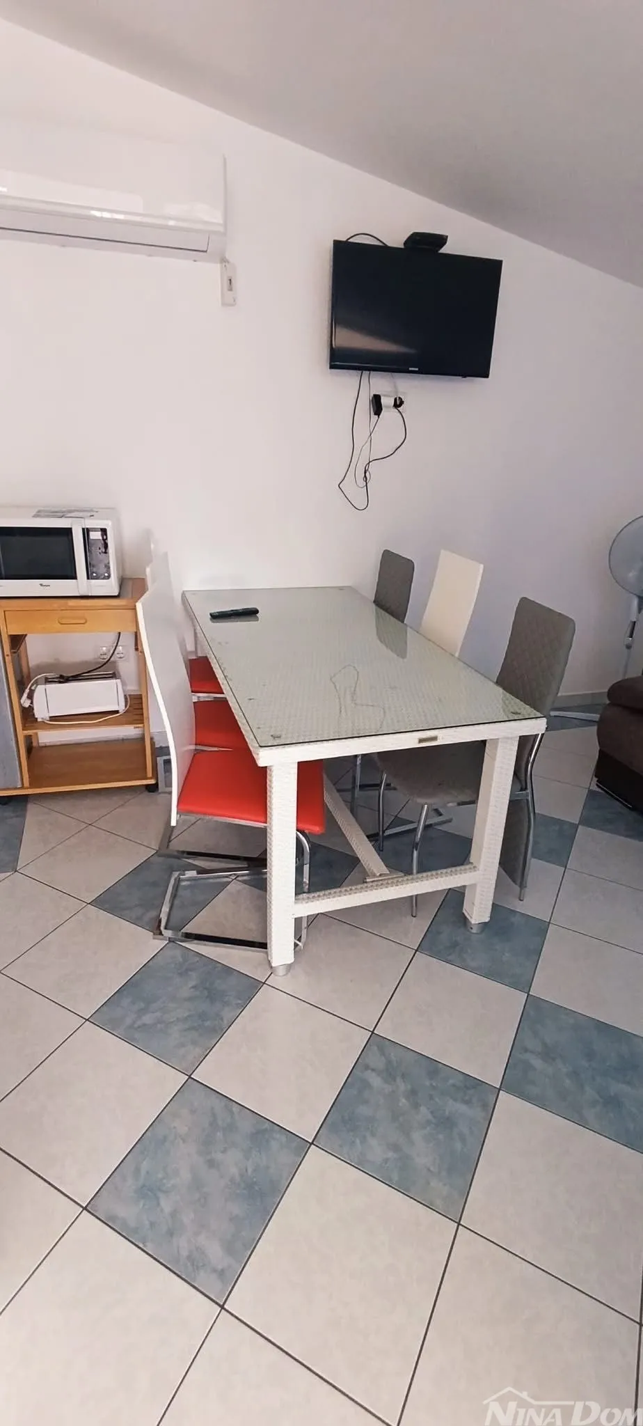 južna strana 90 met.do mora apartmanska kuća s dvorištem - slika 24