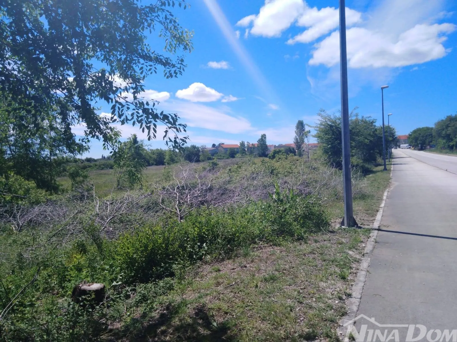 Građevinsko zemljište 1746 m² uz prometnicu, blizina aerodroma - Zemunik Donji, Zemunik donji