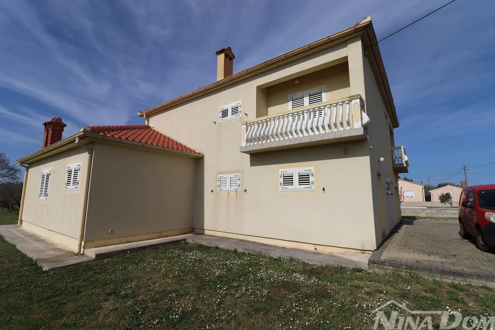 kuća prodaja grbe 252 m2 - slika 12