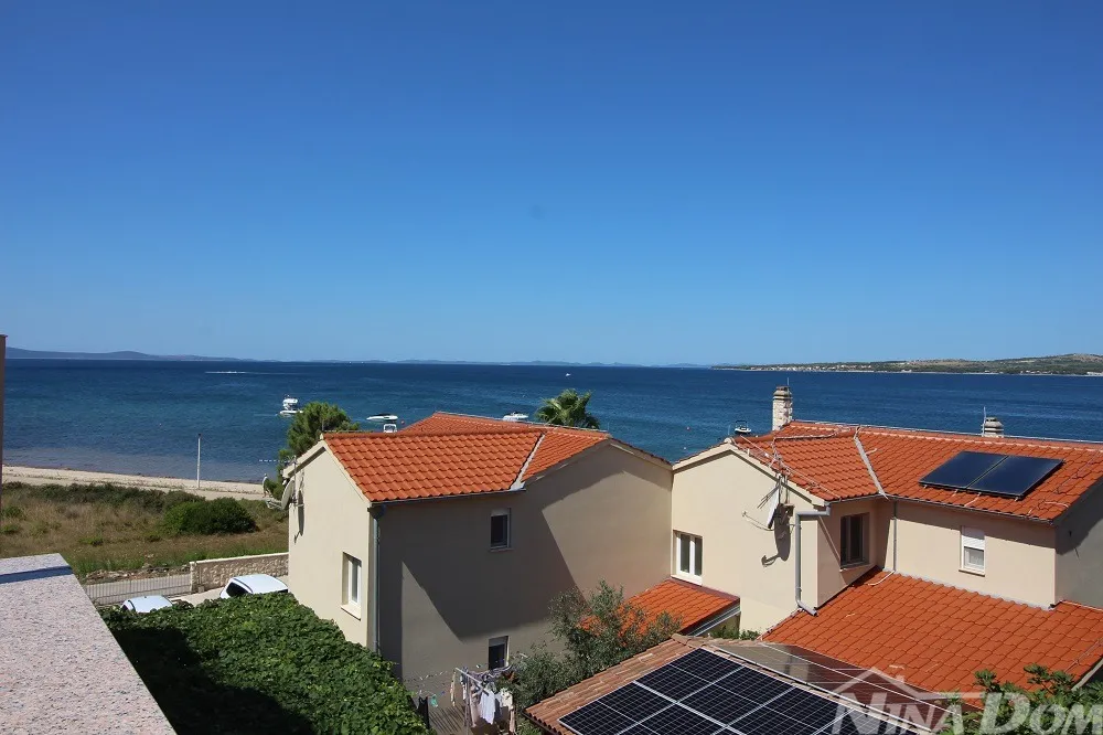 vir dalmacija 60 metara do mora apartman 102 m2 - slika 13