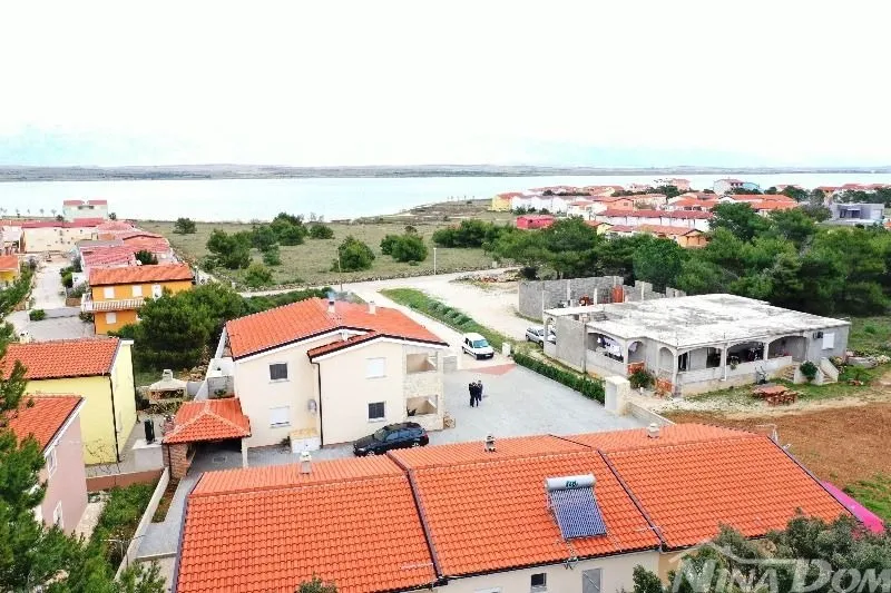 apartmani s bazenom za turističke namjene - slika 26