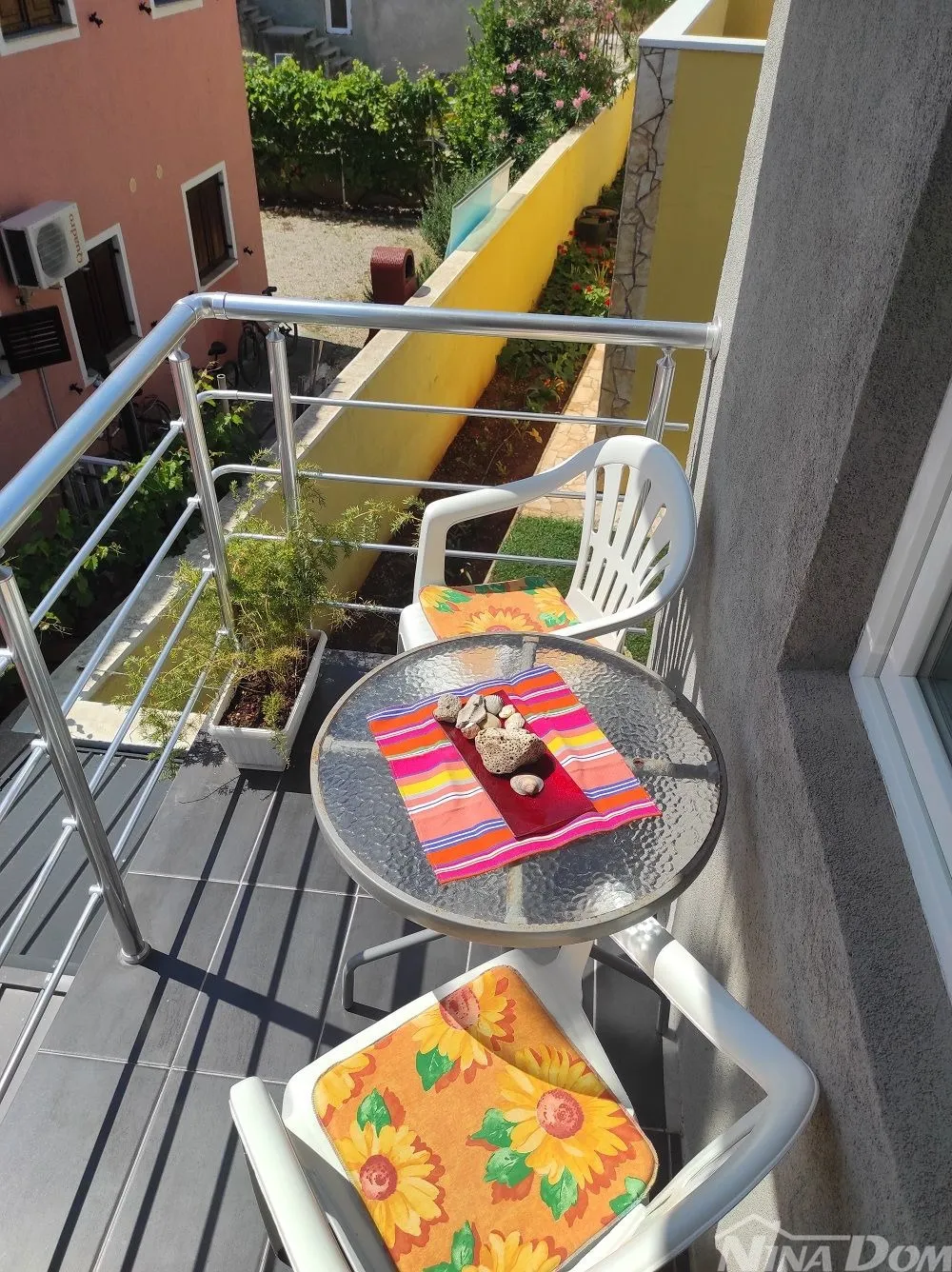 nekretnina s 4 apartmana, krovna terasa s pogledom na more i velebit. - slika 18