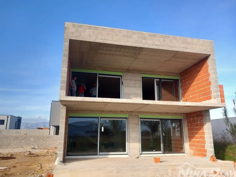 Novogradnja, vila s bazenom u izgradnji - Zukve, Vrsi