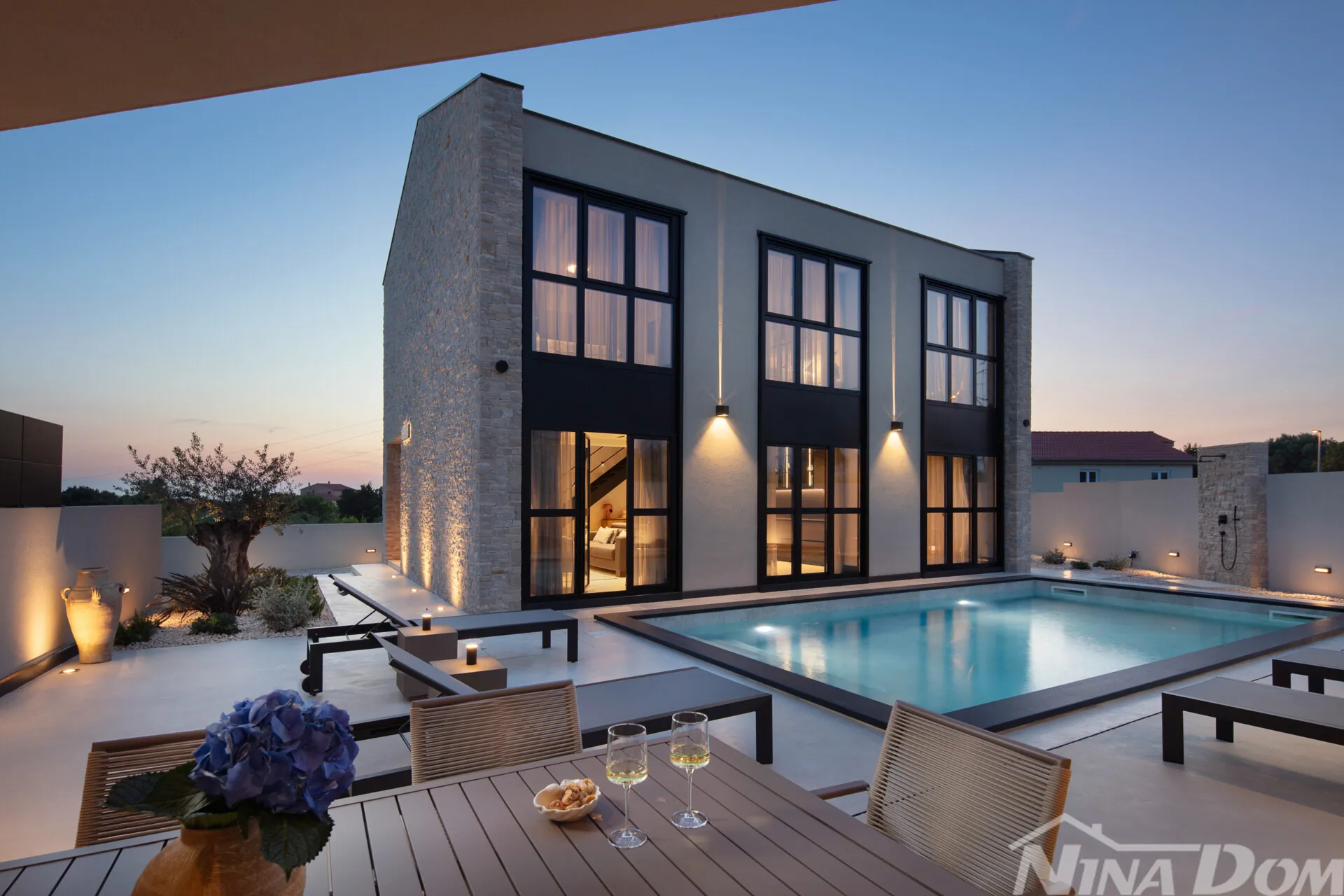 prodaja moderne oaze s bazenom-dizajnerski dragulj u miru visočana - slika 2