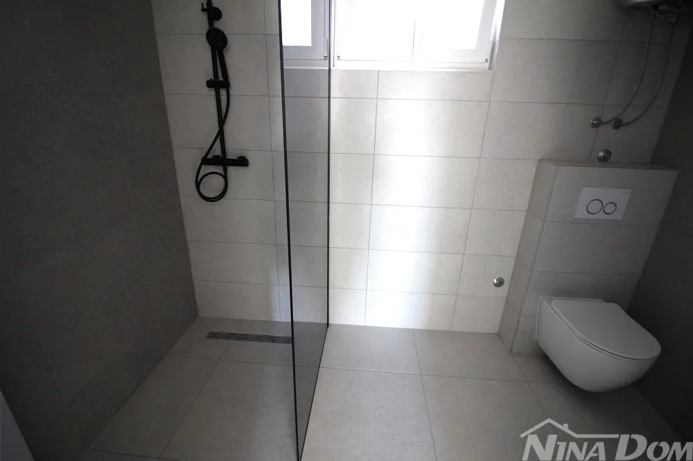 apartman 80 metara od mora – 1 kat s garažom - slika 10