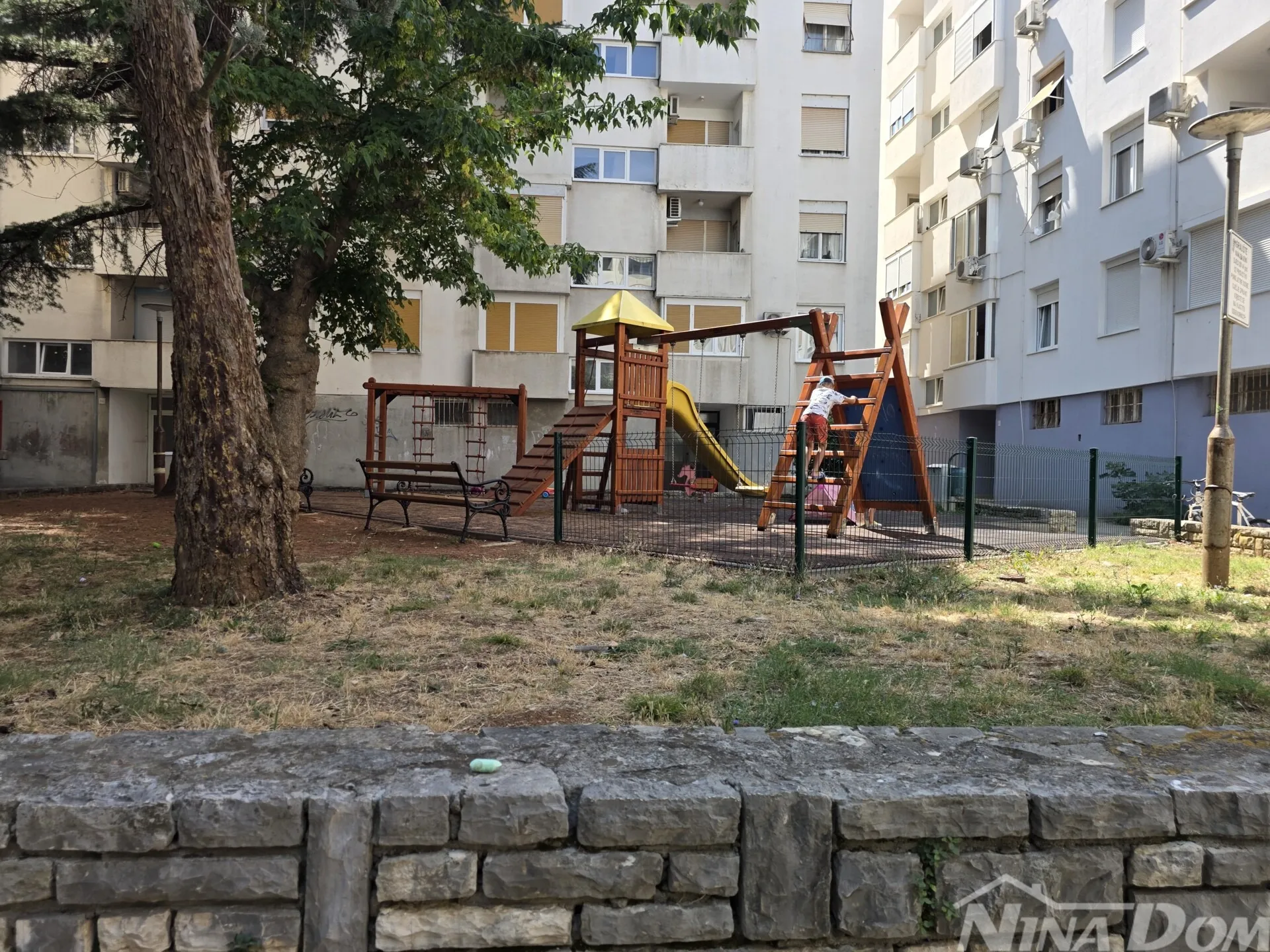 dvosoban stan u srcu zadra – savršena lokacija! - slika 3