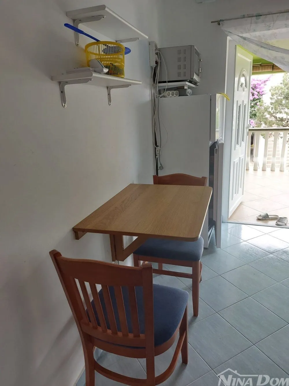 južna strana vira 50 metara do mora s tri apartmana - slika 34