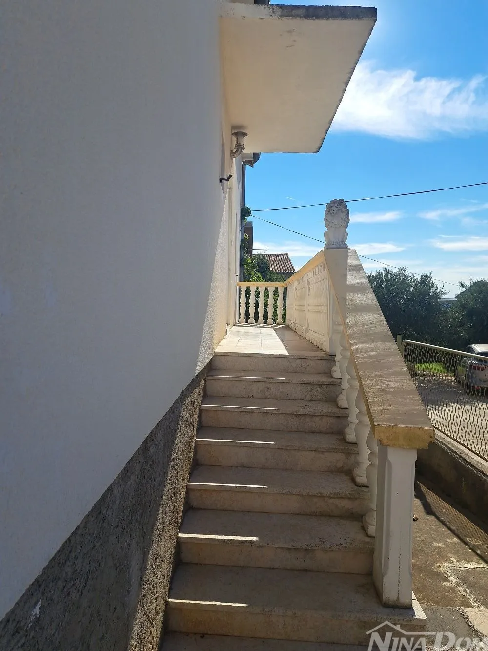 samostojeća kuća visokoprizemlje, dvorište i garaža. - slika 7