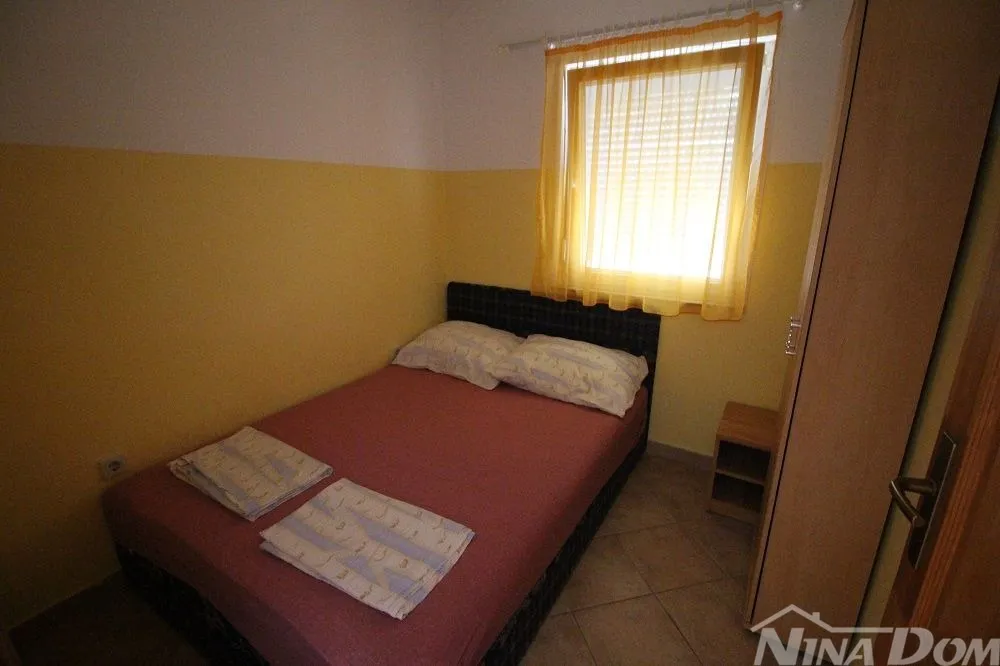 kuća dvojnica s dva lijepa odvojena apartmana 50 metara do mora. - slika 15