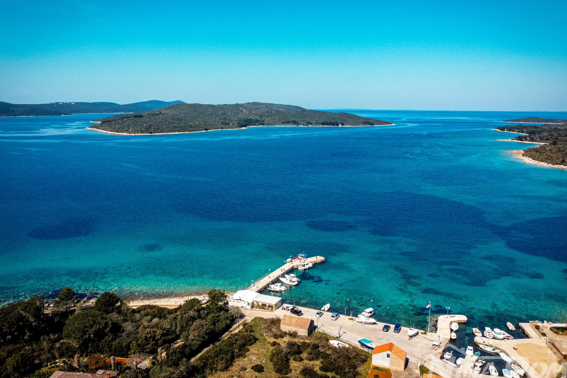 otok ugljan guduće kuća 50 metara od mora - slika 5