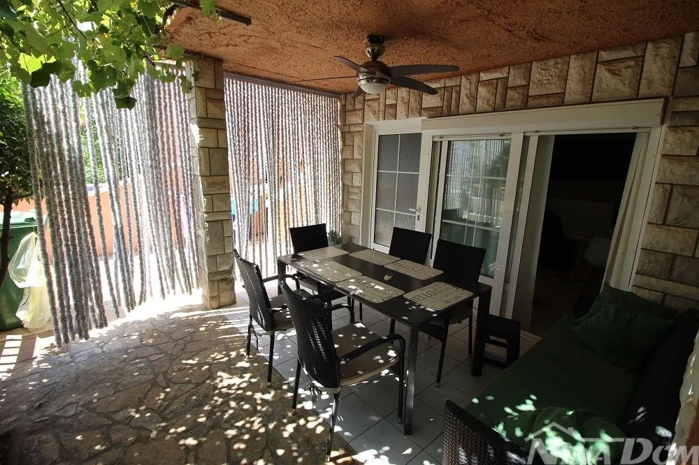 apartmanska kuća s 4 apartmana i građevinskom parcelom 60 met.do mora. - slika 4