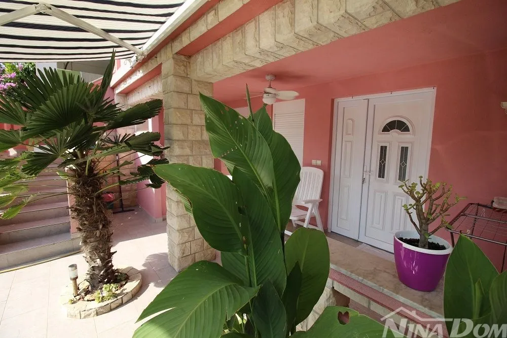 samostojeća kuća južna strana s dva apartmana - slika 6