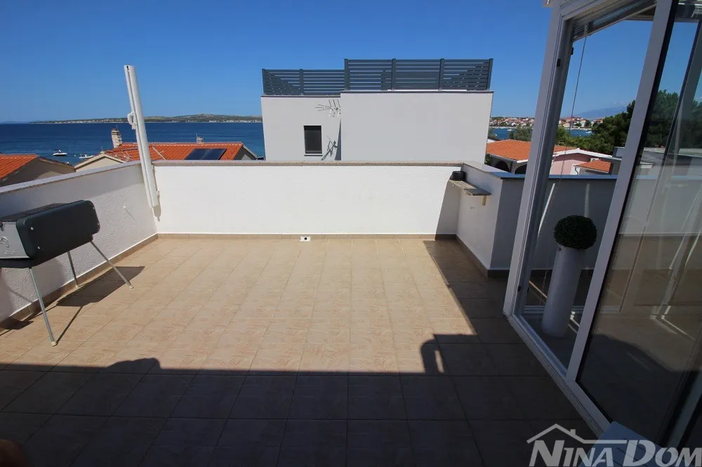 vir dalmacija 60 metara do mora apartman 102 m2 - slika 8