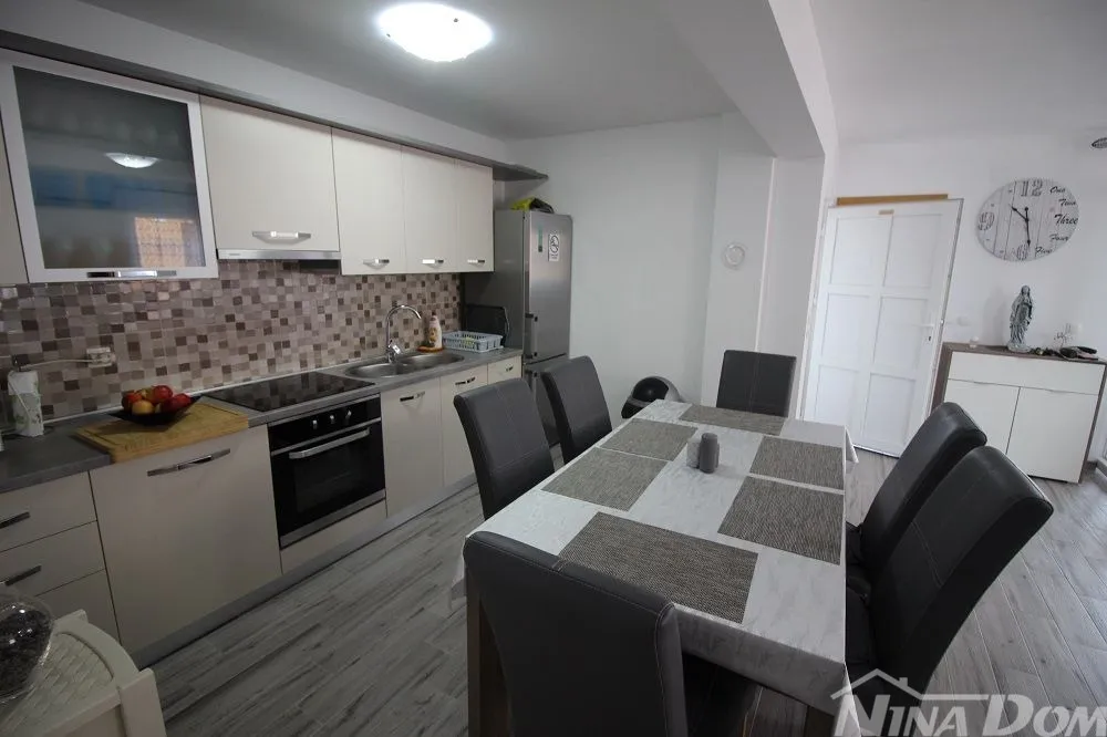 apartman na prvom katu s pripadajućom okućnicom. - slika 2