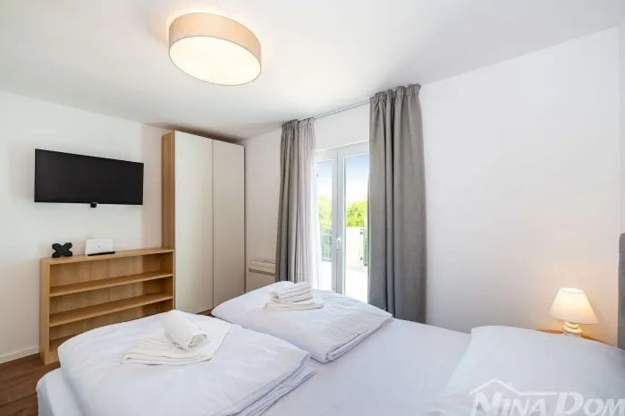 luksuzna kamena villa s bazenom- privlaka, 200 m od mora - slika 11