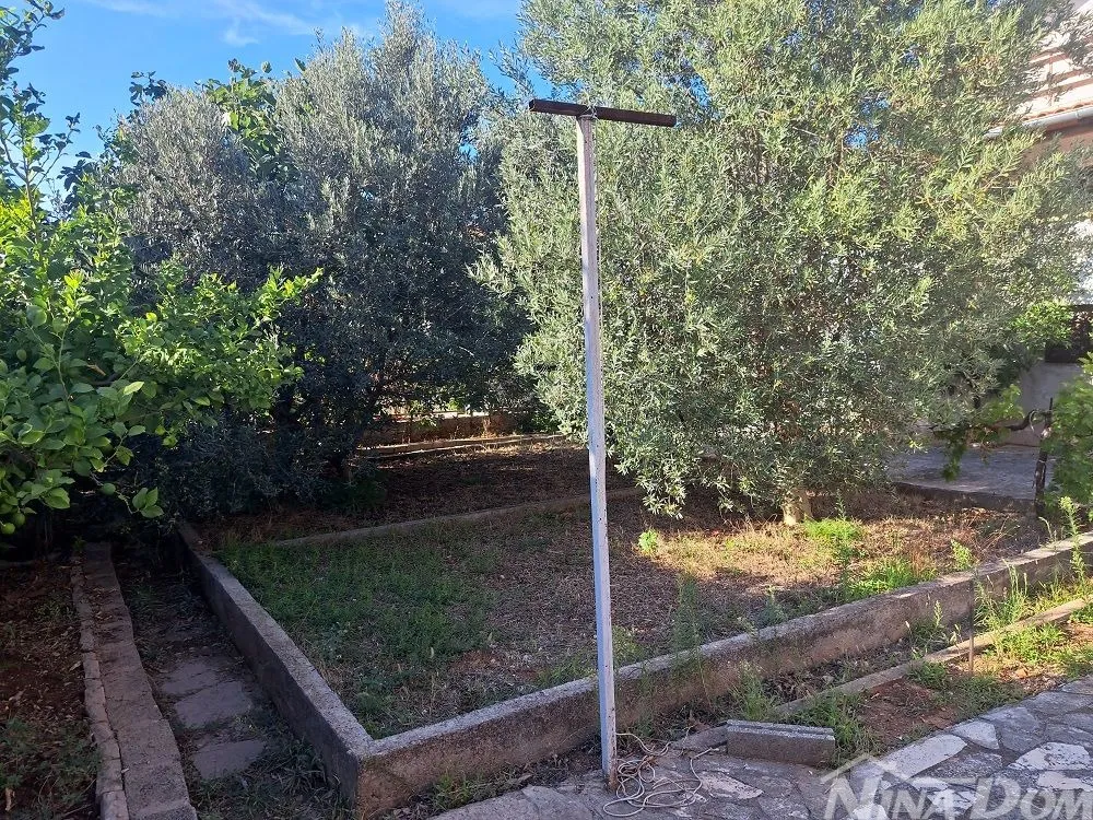 samostojeća kuća visokoprizemlje, dvorište i garaža. - slika 6