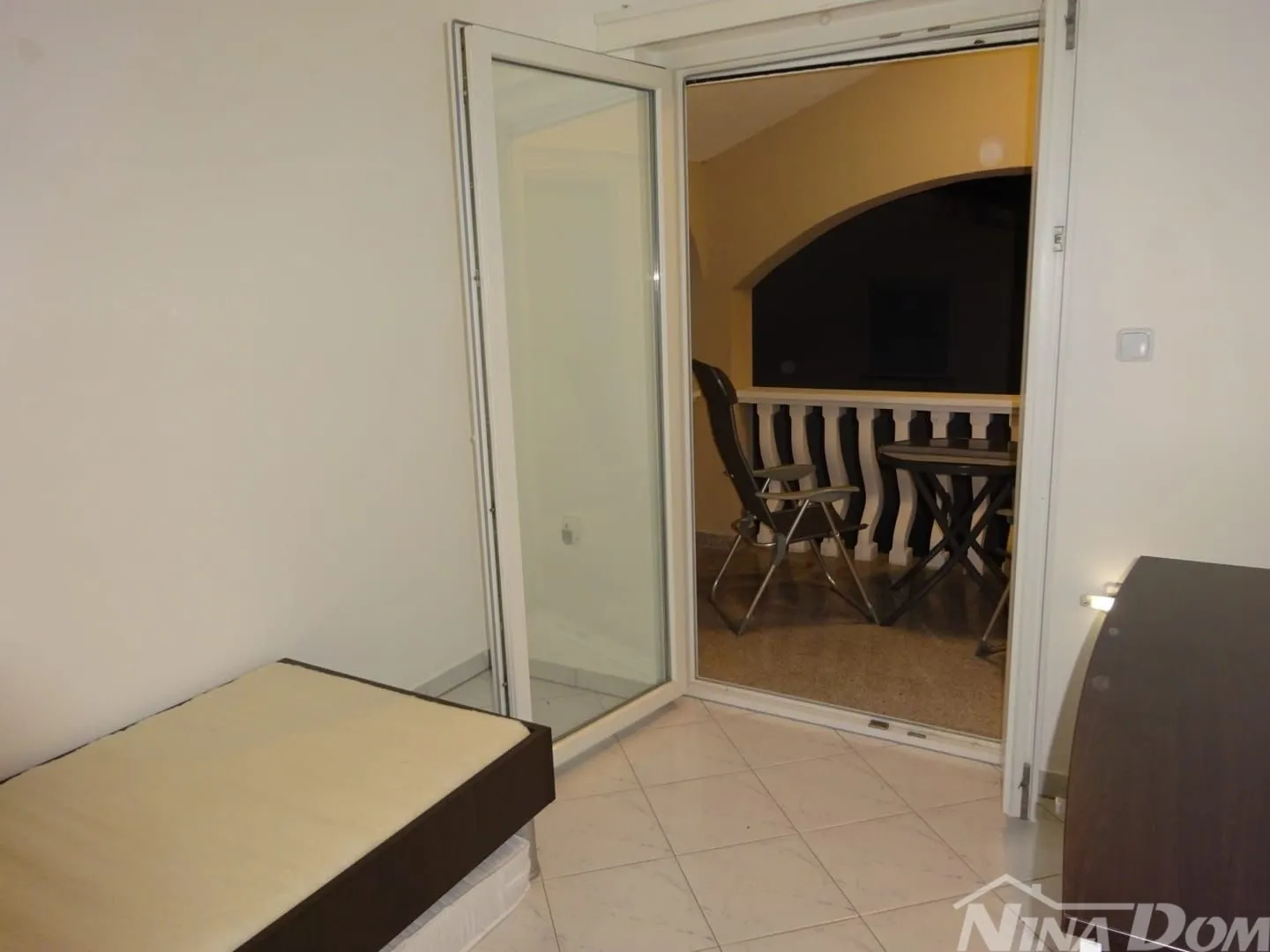 južna strana otoka vira, dvoetažni apartman 150 met. do mora - slika 13