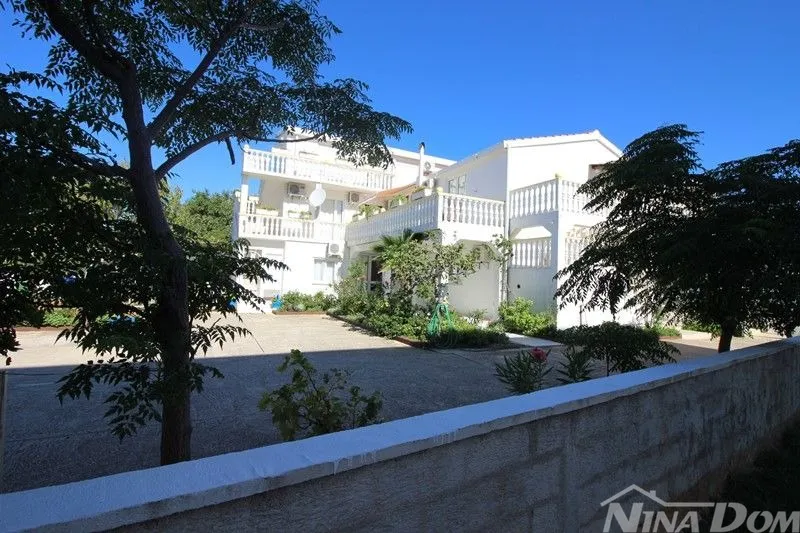 nekretnina idealna za turizam, svaki apartman svoj poseban ulaz. - slika 2