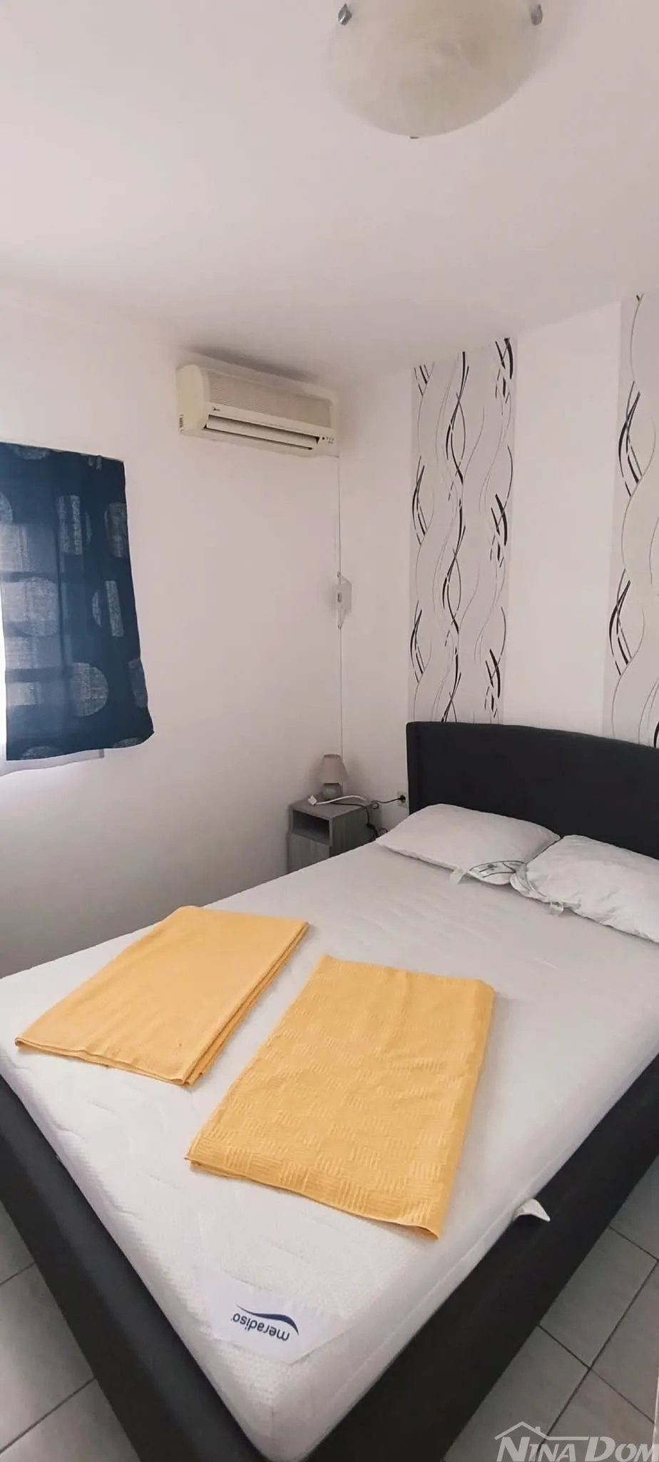 južna strana 90 met.do mora apartmanska kuća s dvorištem - slika 8