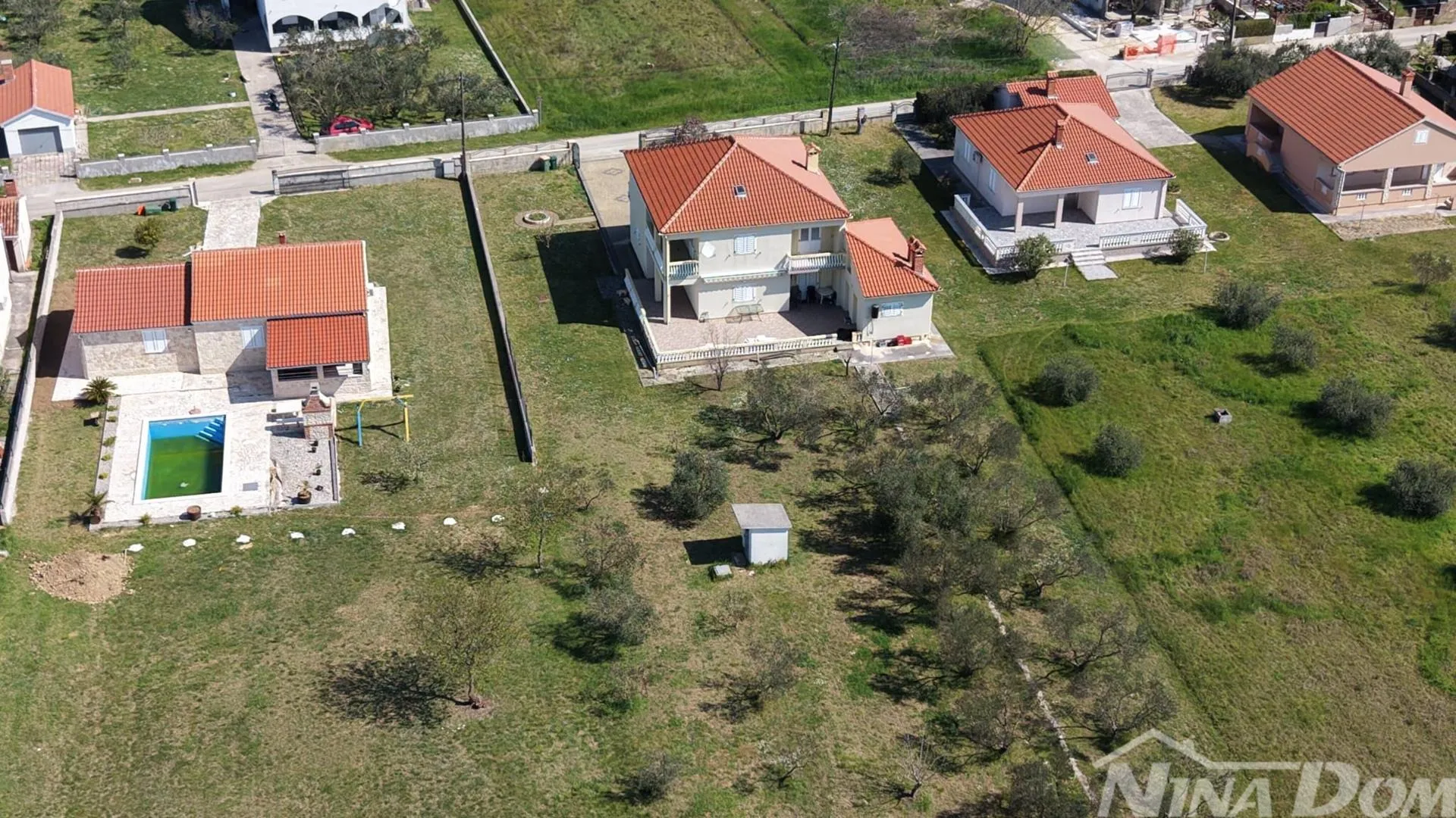 kuća prodaja grbe 252 m2 - slika 2