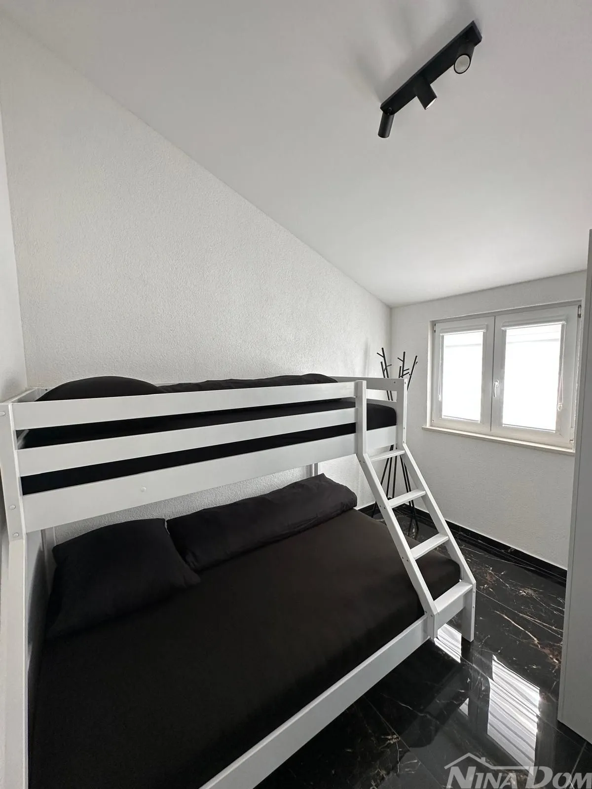 apartman na lijepoj lokaciji s dva parkirna mjesta i podrumom. - slika 6