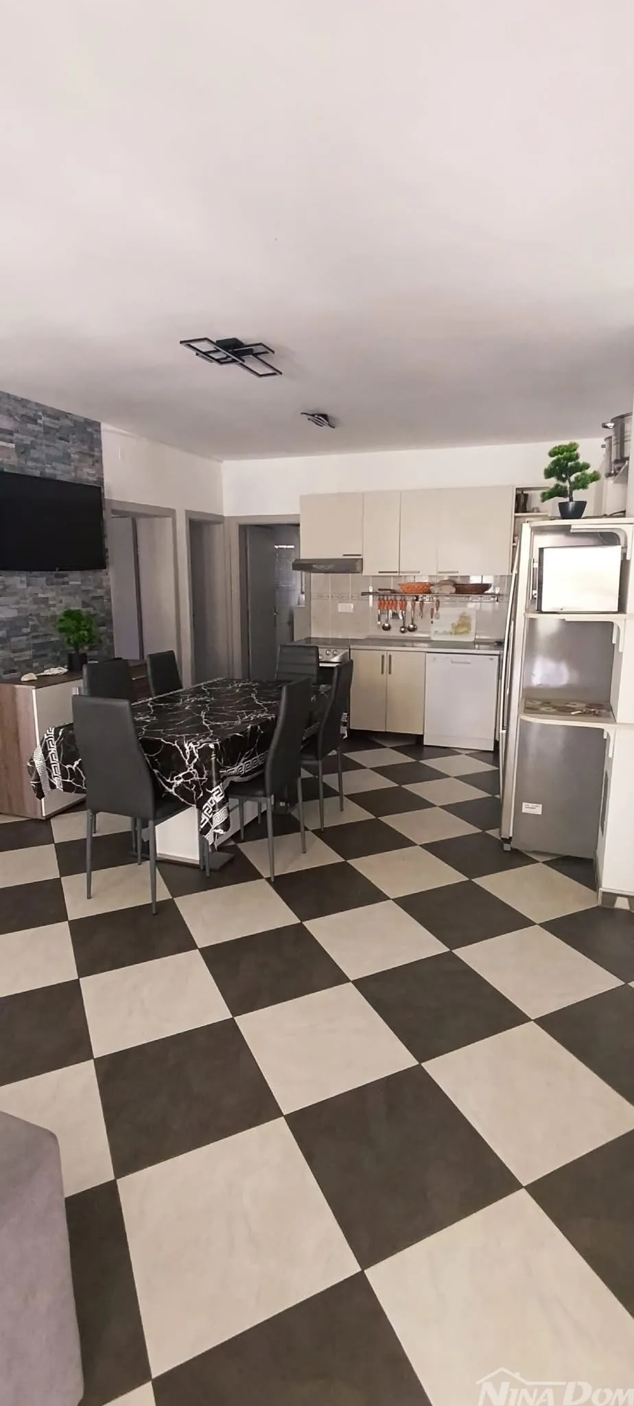 južna strana 90 met.do mora apartmanska kuća s dvorištem - slika 5