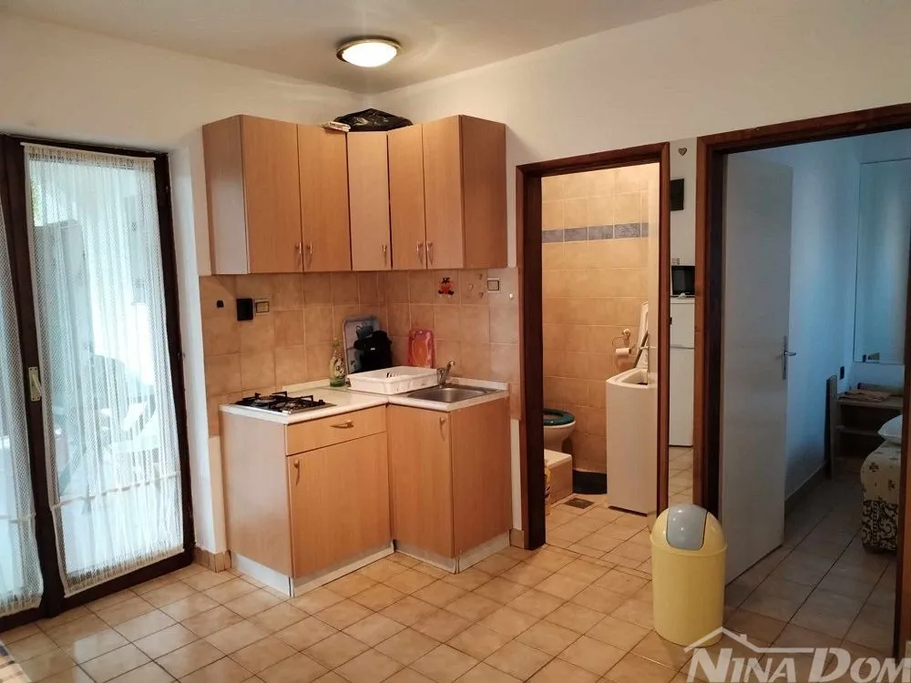 nekretnina s 4 apartmana - slika 23