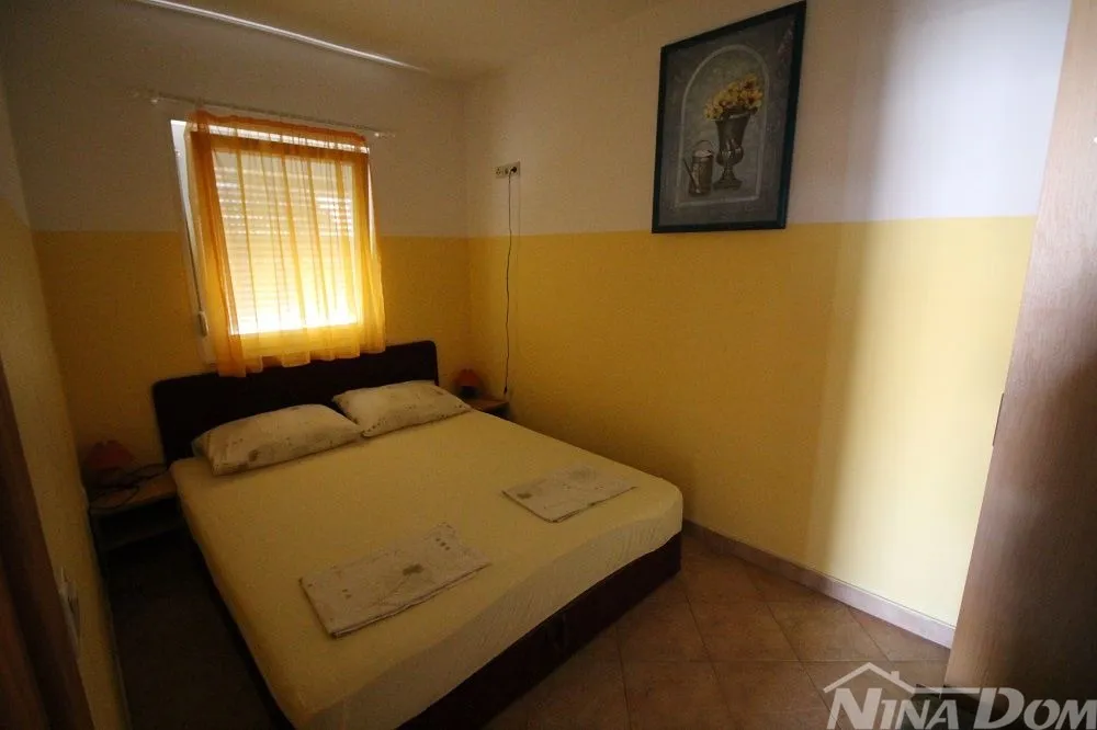 kuća dvojnica s dva lijepa odvojena apartmana 50 metara do mora. - slika 16