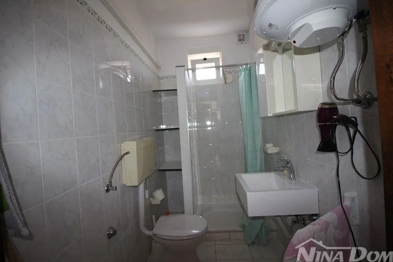 kuća vir dvojnica s tri apartmana - slika 24