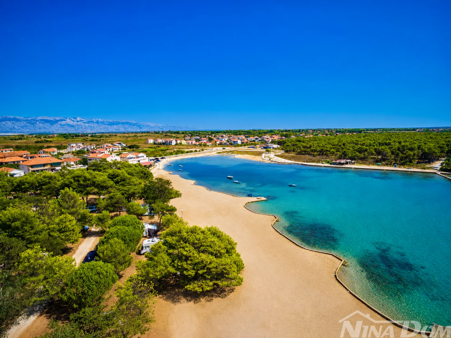 GRAĐEVINSKO ZEMLJIŠTE-PRIVLAKA DALMACIJA - 200m OD MORA - Privlaka, Privlaka