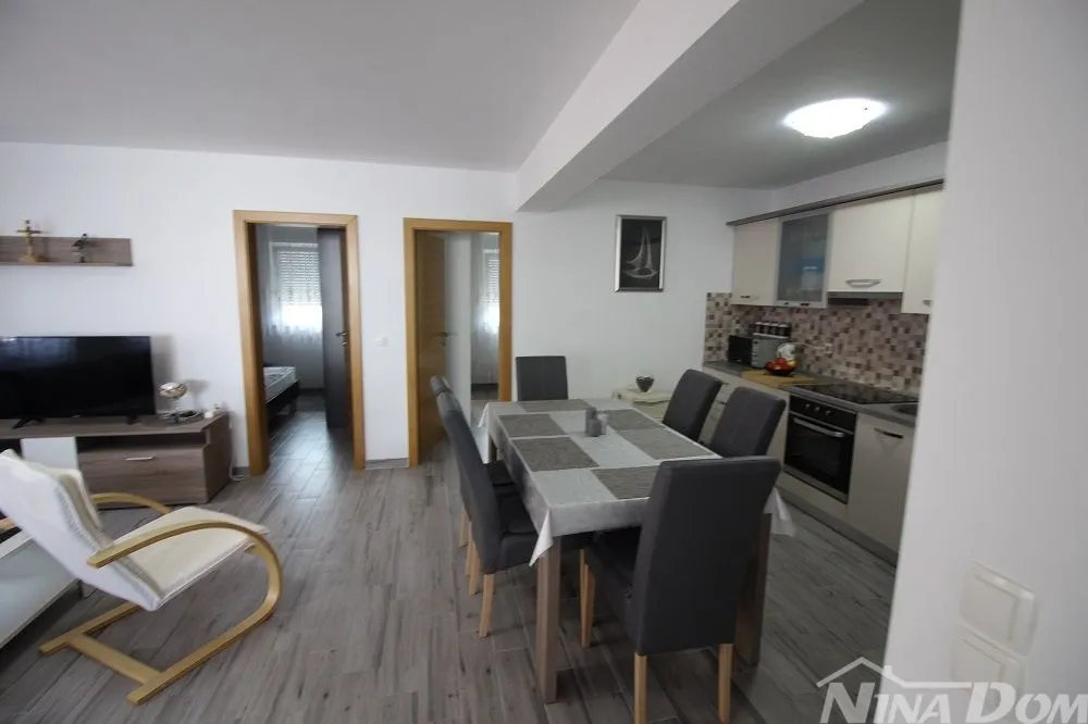 Apartman na prvom katu s pripadajućom okućnicom. - Vir, Vir