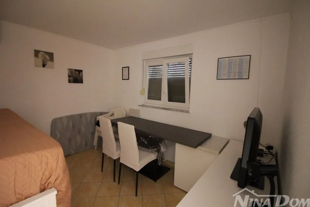 samostojeća nekretnina s 4 manje stambene jedinice. - slika 16
