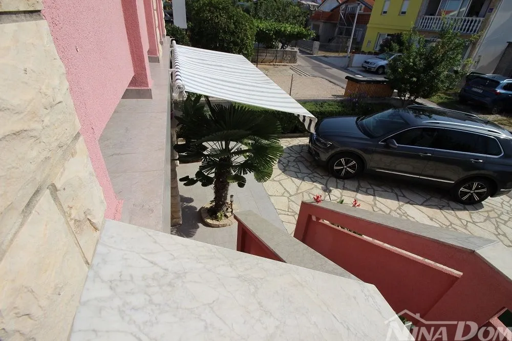 samostojeća kuća južna strana s dva apartmana - slika 26