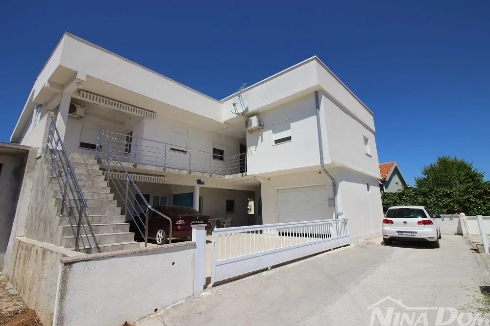apartmanska kuća 400 metara do mora - slika 2