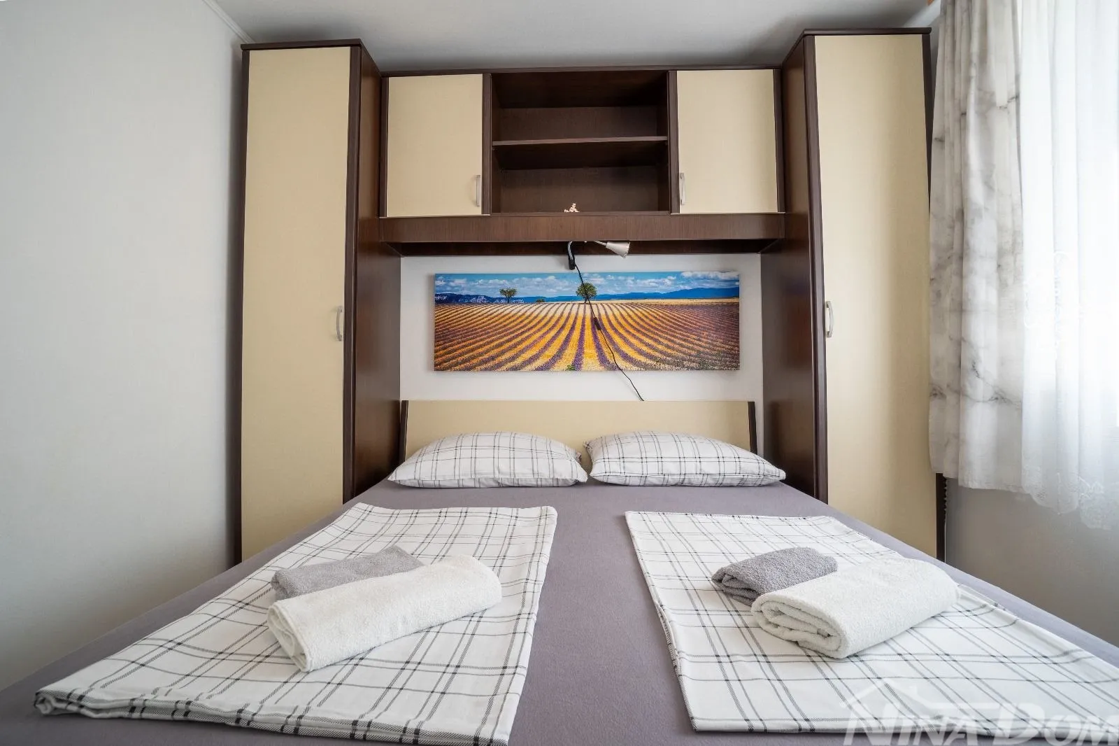 apartmanska kuća s prostranom okućnicom. - slika 8